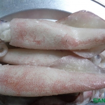 MỰC ỐNG CÓ ĐẦU 5-6 CON /KG LÀM SẠCH thumb